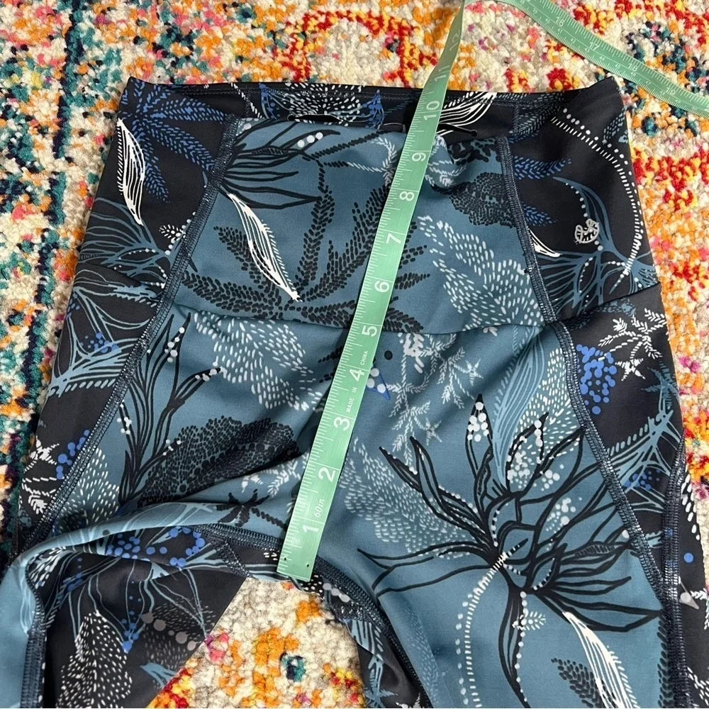 Maaji‎ Activewear High Rise Palms Depth Leggings: Tropical Blue Palm Leaf Print